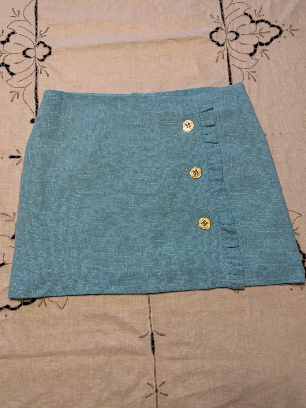 Sky blue tweed Lilly Pulitzer ruffle mini skirt with gold buttons preppy coastal